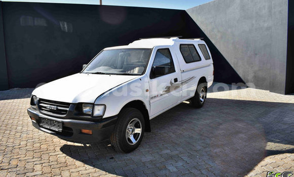 Acheter Occasion Voiture Isuzu KB Blanc à Beitbridge, Matabeleland South Acheter Occasion Voiture Isuzu KB Blanc à Beitbridge, Matabeleland South