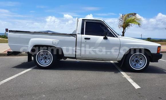 Tenga Tsaru Toyota Hilux Chena Mota in Beitbridge in Matabeleland South Tenga Tsaru Toyota Hilux Chena Mota in Beitbridge in Matabeleland South