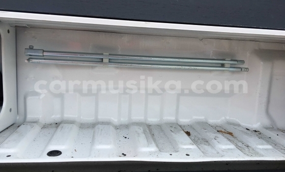 Acheter Occasion Voiture Nissan Caravan Blanc à Beitbridge, Matabeleland South Acheter Occasion Voiture Nissan Caravan Blanc à Beitbridge, Matabeleland South