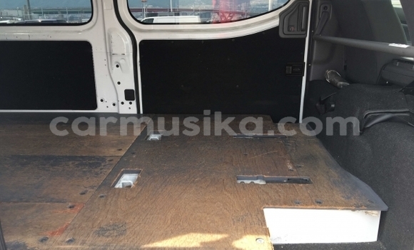 Acheter Occasion Voiture Nissan Caravan Blanc à Beitbridge, Matabeleland South Acheter Occasion Voiture Nissan Caravan Blanc à Beitbridge, Matabeleland South