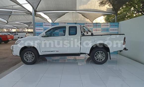 Buy Used Toyota Hilux White Car in Beitbridge in Matabeleland South