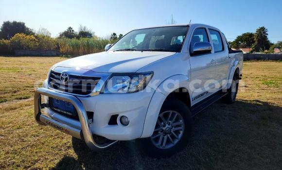 Acheter Occasion Voiture Toyota Hilux Blanc à Beitbridge, Matabeleland South Acheter Occasion Voiture Toyota Hilux Blanc à Beitbridge, Matabeleland South