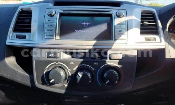 Acheter Occasion Voiture Toyota Hilux Blanc à Beitbridge, Matabeleland South Acheter Occasion Voiture Toyota Hilux Blanc à Beitbridge, Matabeleland South