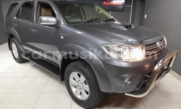 Acheter Occasion Voiture Toyota Fortuner Gris à Beitbridge, Matabeleland South Acheter Occasion Voiture Toyota Fortuner Gris à Beitbridge, Matabeleland South