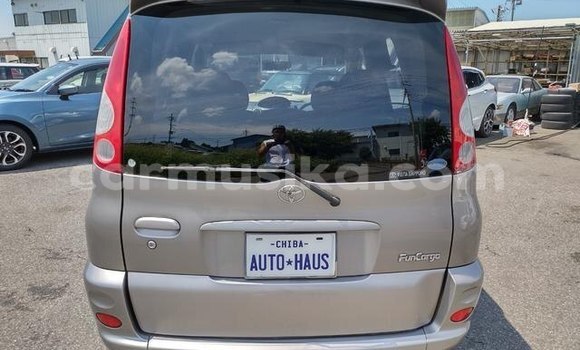 Acheter Occasion Voiture Toyota FunCargo Beige à Beitbridge, Matabeleland South Acheter Occasion Voiture Toyota FunCargo Beige à Beitbridge, Matabeleland South