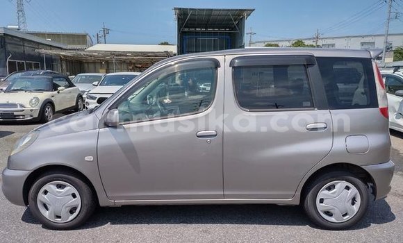 Acheter Occasion Voiture Toyota FunCargo Beige à Beitbridge, Matabeleland South Acheter Occasion Voiture Toyota FunCargo Beige à Beitbridge, Matabeleland South