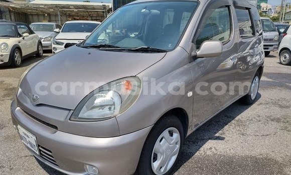 Acheter Occasion Voiture Toyota FunCargo Beige à Beitbridge, Matabeleland South Acheter Occasion Voiture Toyota FunCargo Beige à Beitbridge, Matabeleland South
