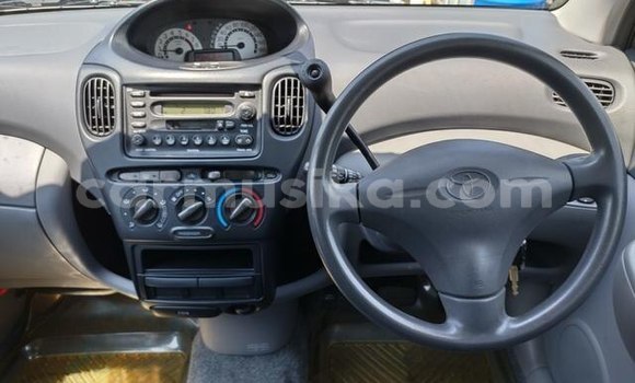 Acheter Occasion Voiture Toyota FunCargo Beige à Beitbridge, Matabeleland South Acheter Occasion Voiture Toyota FunCargo Beige à Beitbridge, Matabeleland South