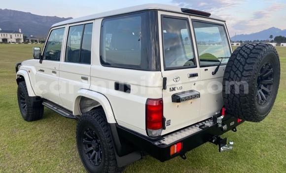Nunua Ilio tumika Toyota Land Cruiser Nyeupe Gari ndani ya Beitbridge nchini Matabeleland Kusini Nunua Ilio tumika Toyota Land Cruiser Nyeupe Gari ndani ya Beitbridge nchini Matabeleland Kusini