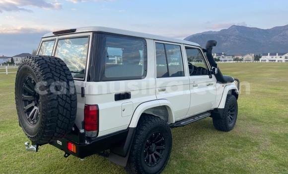 Nunua Ilio tumika Toyota Land Cruiser Nyeupe Gari ndani ya Beitbridge nchini Matabeleland Kusini Nunua Ilio tumika Toyota Land Cruiser Nyeupe Gari ndani ya Beitbridge nchini Matabeleland Kusini