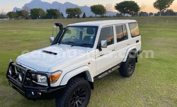 Nunua Ilio tumika Toyota Land Cruiser Nyeupe Gari ndani ya Beitbridge nchini Matabeleland Kusini Nunua Ilio tumika Toyota Land Cruiser Nyeupe Gari ndani ya Beitbridge nchini Matabeleland Kusini