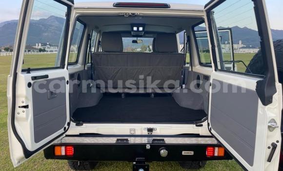 Nunua Ilio tumika Toyota Land Cruiser Nyeupe Gari ndani ya Beitbridge nchini Matabeleland Kusini Nunua Ilio tumika Toyota Land Cruiser Nyeupe Gari ndani ya Beitbridge nchini Matabeleland Kusini