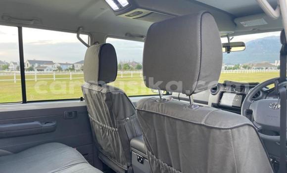 Nunua Ilio tumika Toyota Land Cruiser Nyeupe Gari ndani ya Beitbridge nchini Matabeleland Kusini Nunua Ilio tumika Toyota Land Cruiser Nyeupe Gari ndani ya Beitbridge nchini Matabeleland Kusini