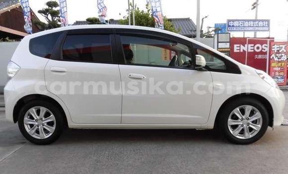 Acheter Occasion Voiture Honda Fit Blanc à Beitbridge, Matabeleland South Acheter Occasion Voiture Honda Fit Blanc à Beitbridge, Matabeleland South