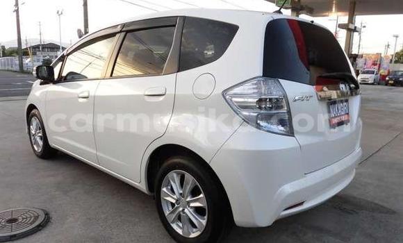 Acheter Occasion Voiture Honda Fit Blanc à Beitbridge, Matabeleland South Acheter Occasion Voiture Honda Fit Blanc à Beitbridge, Matabeleland South