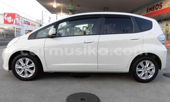 Acheter Occasion Voiture Honda Fit Blanc à Beitbridge, Matabeleland South Acheter Occasion Voiture Honda Fit Blanc à Beitbridge, Matabeleland South