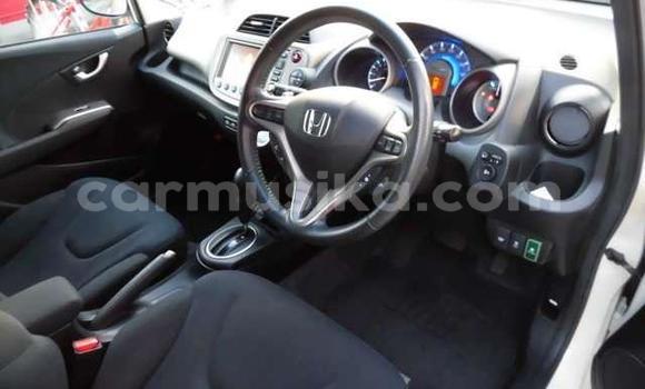 Acheter Occasion Voiture Honda Fit Blanc à Beitbridge, Matabeleland South Acheter Occasion Voiture Honda Fit Blanc à Beitbridge, Matabeleland South