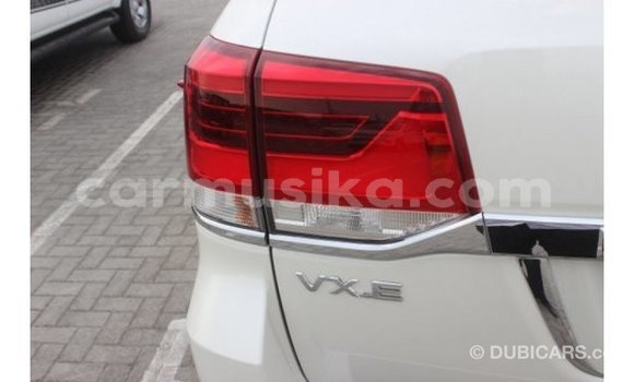 Acheter Import Voiture Toyota Land Cruiser Blanc à Import - Dubai, Harare Acheter Import Voiture Toyota Land Cruiser Blanc à Import - Dubai, Harare