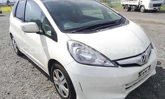 Acheter Occasion Voiture Honda Fit Blanc à Beitbridge, Matabeleland South Acheter Occasion Voiture Honda Fit Blanc à Beitbridge, Matabeleland South