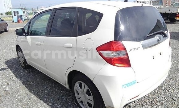 Acheter Occasion Voiture Honda Fit Blanc à Beitbridge, Matabeleland South Acheter Occasion Voiture Honda Fit Blanc à Beitbridge, Matabeleland South