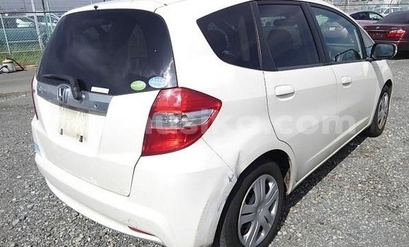 Acheter Occasion Voiture Honda Fit Blanc à Beitbridge, Matabeleland South Acheter Occasion Voiture Honda Fit Blanc à Beitbridge, Matabeleland South