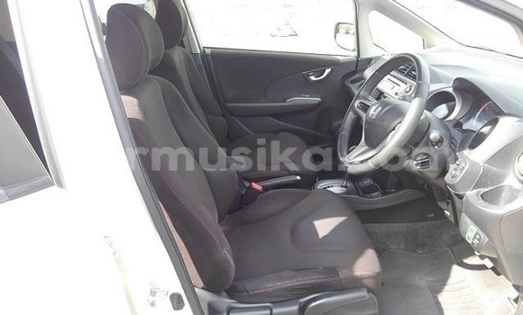 Acheter Occasion Voiture Honda Fit Blanc à Beitbridge, Matabeleland South Acheter Occasion Voiture Honda Fit Blanc à Beitbridge, Matabeleland South