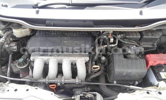 Acheter Occasion Voiture Honda Fit Blanc à Beitbridge, Matabeleland South Acheter Occasion Voiture Honda Fit Blanc à Beitbridge, Matabeleland South