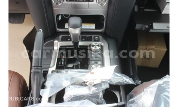 Acheter Import Voiture Toyota Land Cruiser Blanc à Import - Dubai, Harare Acheter Import Voiture Toyota Land Cruiser Blanc à Import - Dubai, Harare