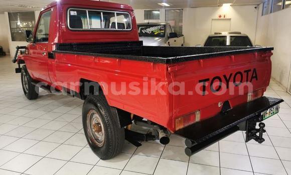 Acheter Occasion Voiture Toyota Land Cruiser Rouge à Beitbridge, Matabeleland South Acheter Occasion Voiture Toyota Land Cruiser Rouge à Beitbridge, Matabeleland South