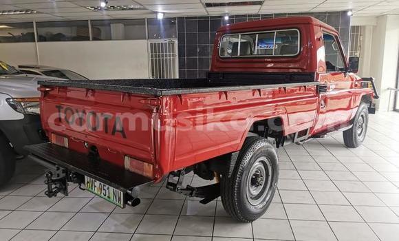 Acheter Occasion Voiture Toyota Land Cruiser Rouge à Beitbridge, Matabeleland South Acheter Occasion Voiture Toyota Land Cruiser Rouge à Beitbridge, Matabeleland South