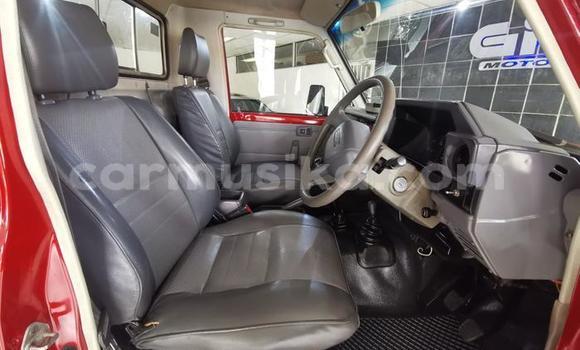 Acheter Occasion Voiture Toyota Land Cruiser Rouge à Beitbridge, Matabeleland South Acheter Occasion Voiture Toyota Land Cruiser Rouge à Beitbridge, Matabeleland South