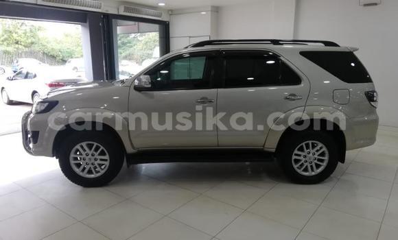 Acheter Occasion Voiture Toyota Fortuner Gris à Beitbridge, Matabeleland South Acheter Occasion Voiture Toyota Fortuner Gris à Beitbridge, Matabeleland South