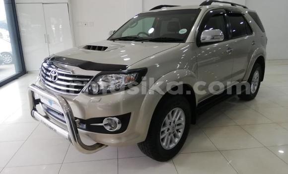 Acheter Occasion Voiture Toyota Fortuner Gris à Beitbridge, Matabeleland South Acheter Occasion Voiture Toyota Fortuner Gris à Beitbridge, Matabeleland South
