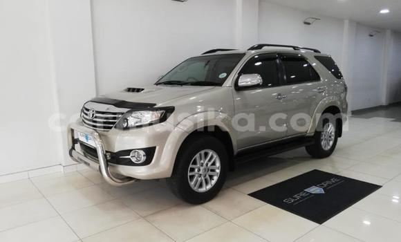 Acheter Occasion Voiture Toyota Fortuner Gris à Beitbridge, Matabeleland South Acheter Occasion Voiture Toyota Fortuner Gris à Beitbridge, Matabeleland South