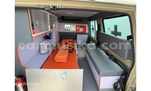 Tenga Imported Toyota Land Cruiser Beige Mota in Import - Dubai in Harare Tenga Imported Toyota Land Cruiser Beige Mota in Import - Dubai in Harare