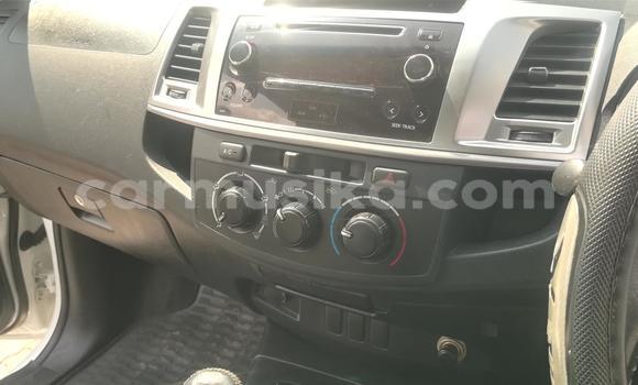 Acheter Occasion Voiture Toyota Hilux Blanc à Beitbridge, Matabeleland South Acheter Occasion Voiture Toyota Hilux Blanc à Beitbridge, Matabeleland South