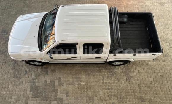 Nunua Ilio tumika Mazda B–series Nyeupe Gari ndani ya Beitbridge nchini Matabeleland Kusini Nunua Ilio tumika Mazda B–series Nyeupe Gari ndani ya Beitbridge nchini Matabeleland Kusini