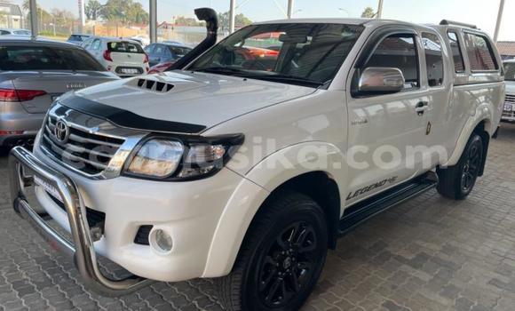 Nunua Ilio tumika Toyota Hilux Nyeupe Gari ndani ya Beitbridge nchini Matabeleland Kusini