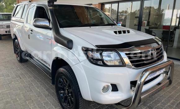 Buy Used Toyota Hilux White Car in Beitbridge in Matabeleland South Buy Used Toyota Hilux White Car in Beitbridge in Matabeleland South
