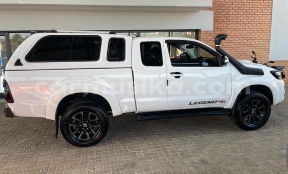 Buy Used Toyota Hilux White Car in Beitbridge in Matabeleland South Buy Used Toyota Hilux White Car in Beitbridge in Matabeleland South