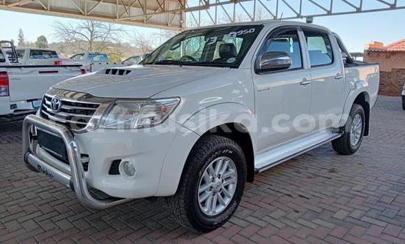 Buy Used Toyota Hilux White Car in Beitbridge in Matabeleland South Buy Used Toyota Hilux White Car in Beitbridge in Matabeleland South