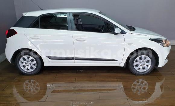 Acheter Occasion Voiture Hyundai i20 Blanc à Beitbridge, Matabeleland South Acheter Occasion Voiture Hyundai i20 Blanc à Beitbridge, Matabeleland South