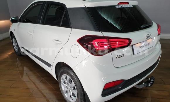 Acheter Occasion Voiture Hyundai i20 Blanc à Beitbridge, Matabeleland South Acheter Occasion Voiture Hyundai i20 Blanc à Beitbridge, Matabeleland South