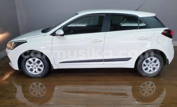 Acheter Occasion Voiture Hyundai i20 Blanc à Beitbridge, Matabeleland South Acheter Occasion Voiture Hyundai i20 Blanc à Beitbridge, Matabeleland South