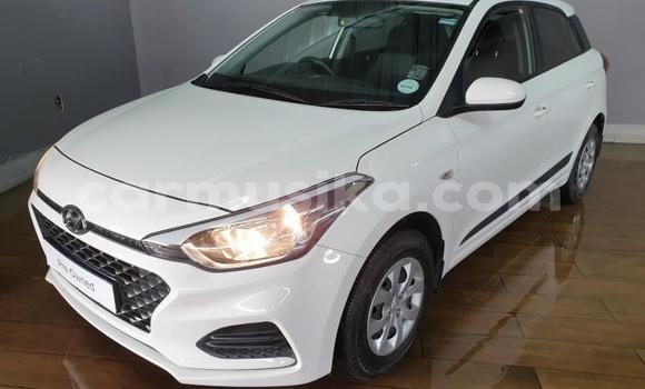 Acheter Occasion Voiture Hyundai i20 Blanc à Beitbridge, Matabeleland South Acheter Occasion Voiture Hyundai i20 Blanc à Beitbridge, Matabeleland South
