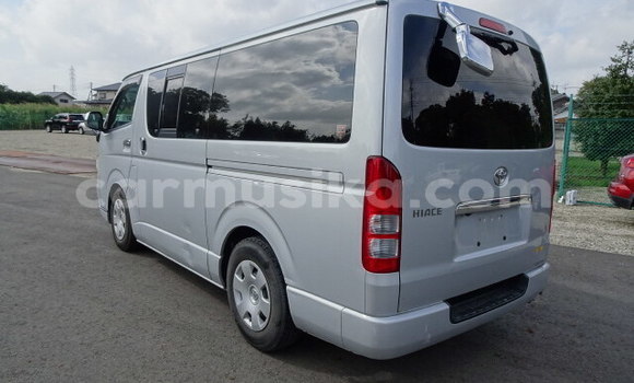 Buy Used Toyota Hiace Silver Car in Beitbridge in Matabeleland South Buy Used Toyota Hiace Silver Car in Beitbridge in Matabeleland South