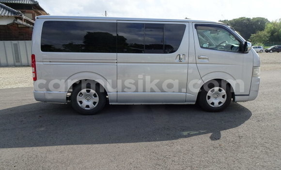 Buy Used Toyota Hiace Silver Car in Beitbridge in Matabeleland South Buy Used Toyota Hiace Silver Car in Beitbridge in Matabeleland South