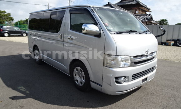 Buy Used Toyota Hiace Silver Car in Beitbridge in Matabeleland South Buy Used Toyota Hiace Silver Car in Beitbridge in Matabeleland South
