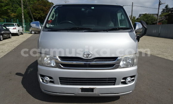 Buy Used Toyota Hiace Silver Car in Beitbridge in Matabeleland South Buy Used Toyota Hiace Silver Car in Beitbridge in Matabeleland South