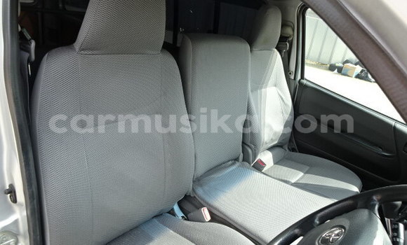 Buy Used Toyota Hiace Silver Car in Beitbridge in Matabeleland South Buy Used Toyota Hiace Silver Car in Beitbridge in Matabeleland South